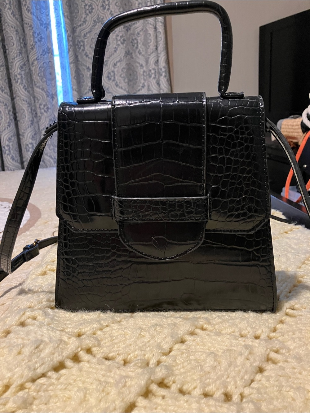 Scoop Structured Croc-Embossed Top Handle crossbody purse - Black